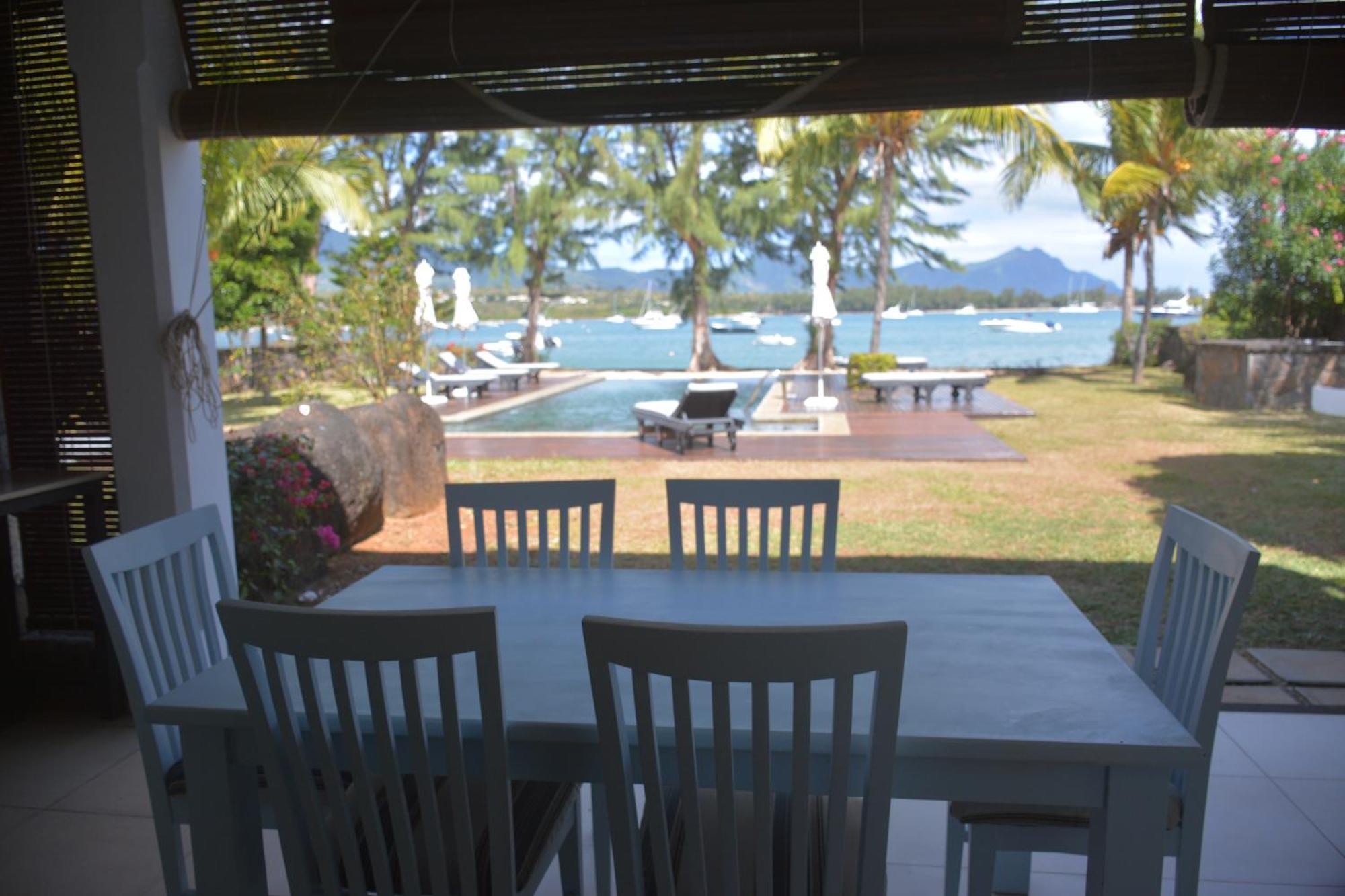 Olana Blue - Beachfront Apartment Rivière Noire Екстериор снимка