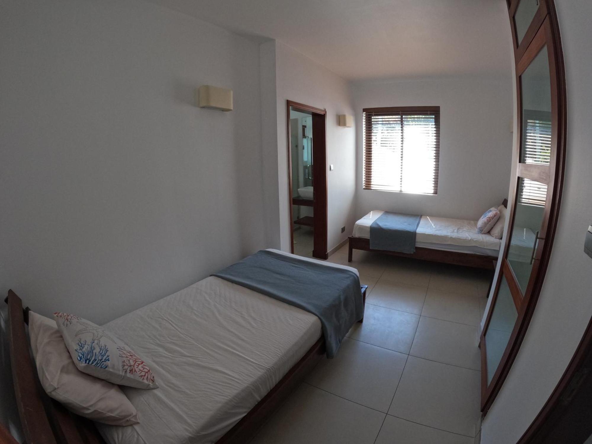 Olana Blue - Beachfront Apartment Rivière Noire Екстериор снимка